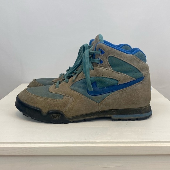Nike Shoes - Vintage Women's Nike Caldera High Top Sneakers / Hiking Boots